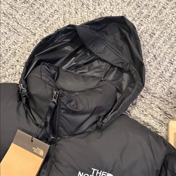 The North Face Men's Classic Black Puffer Jacket - Picture 6 of 6